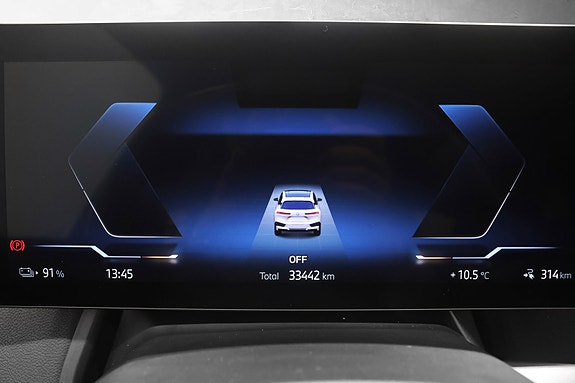 BMW iX 9 of 30
