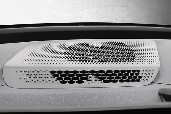 BMW iX 27 of 30