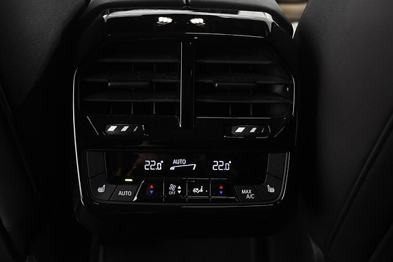 BMW iX 21 of 30