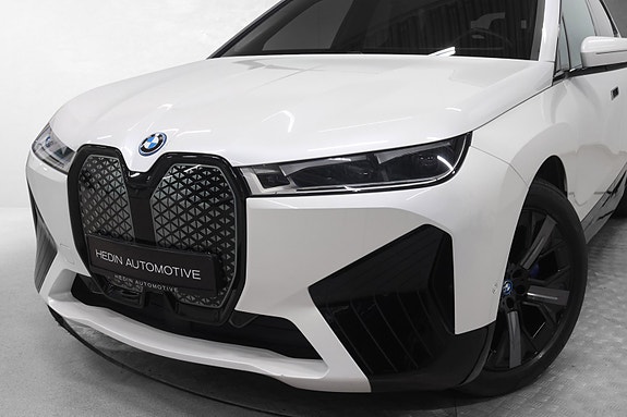 BMW iX 2 of 30