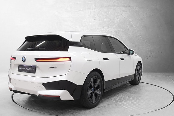BMW iX 5 of 30
