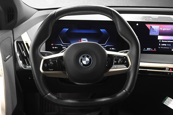 BMW iX 10 of 30