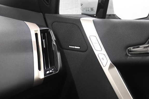 BMW iX 15 of 30