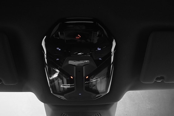 BMW iX 28 of 30