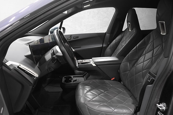 BMW iX 18 of 29