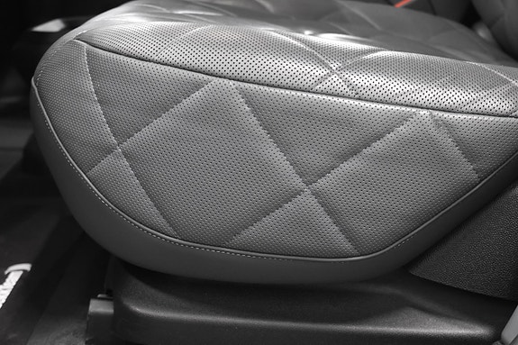 BMW iX 28 of 29
