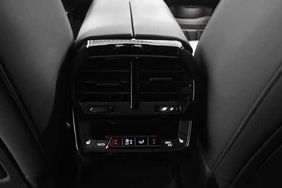 BMW iX 21 of 29