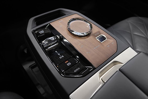 BMW iX 15 of 29