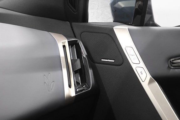 BMW iX 14 of 29