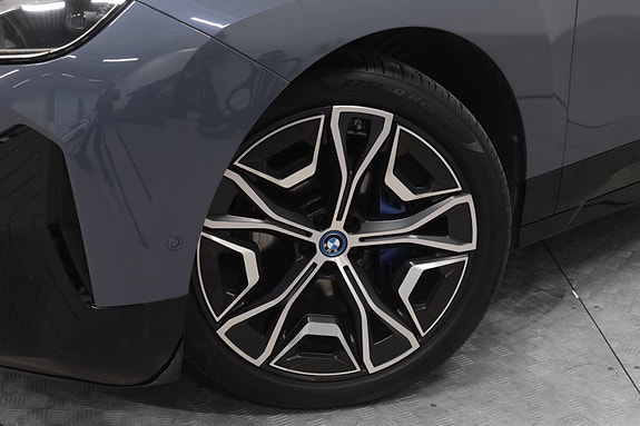 BMW iX 2 of 29