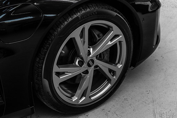 Audi e-tron GT 9 of 30