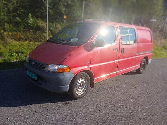 Toyota HiAce 2 of 30