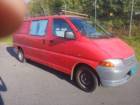 Toyota HiAce 4 of 30