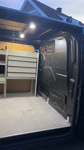 Ford Transit Custom 17 of 30