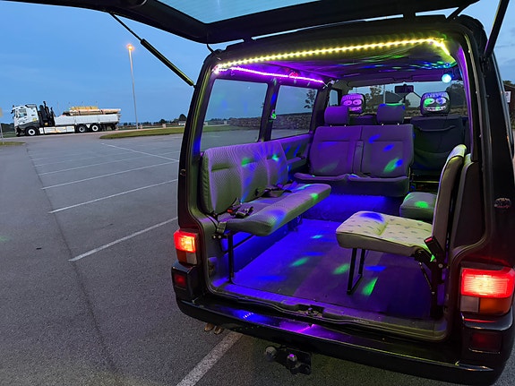 Volkswagen Caravelle 8 of 22
