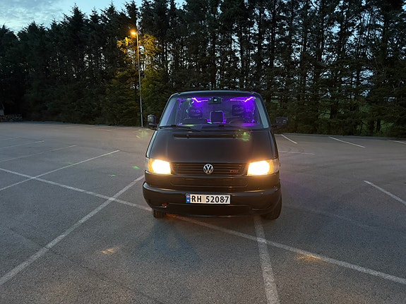 Volkswagen Caravelle 22 of 22