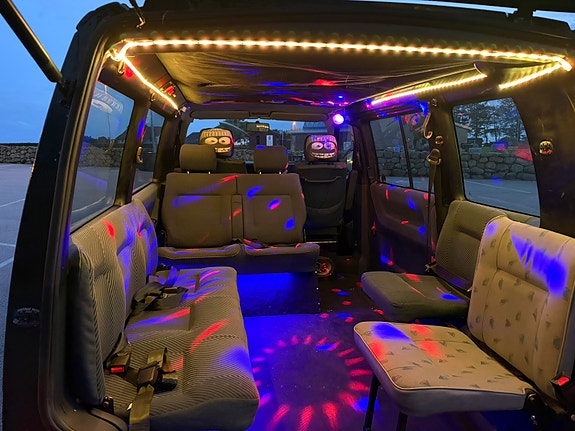 Volkswagen Caravelle 11 of 22