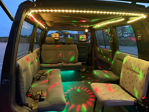 Volkswagen Caravelle 10 of 22