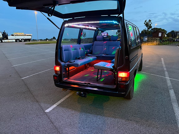 Volkswagen Caravelle 7 of 22
