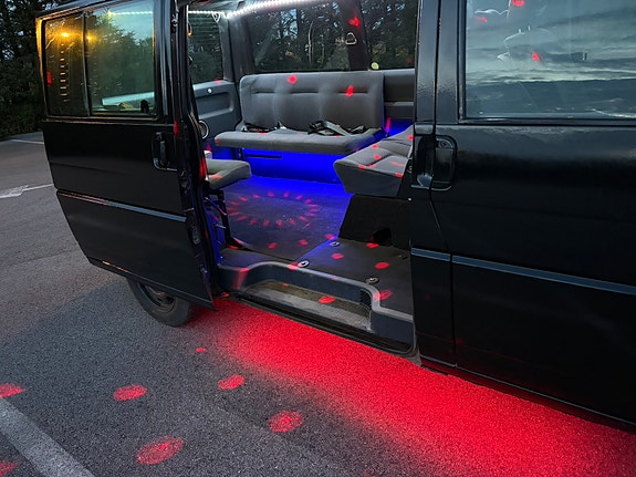 Volkswagen Caravelle 16 of 22