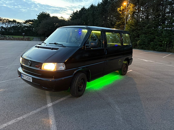 Volkswagen Caravelle 3 of 22