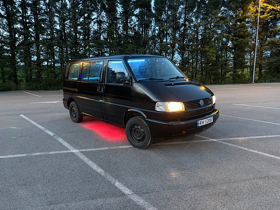 Volkswagen Caravelle 4 of 22