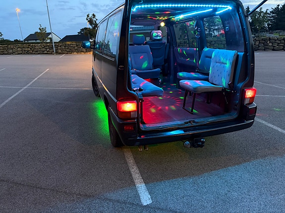 Volkswagen Caravelle 9 of 22