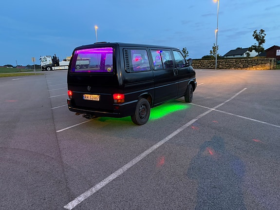Volkswagen Caravelle 5 of 22