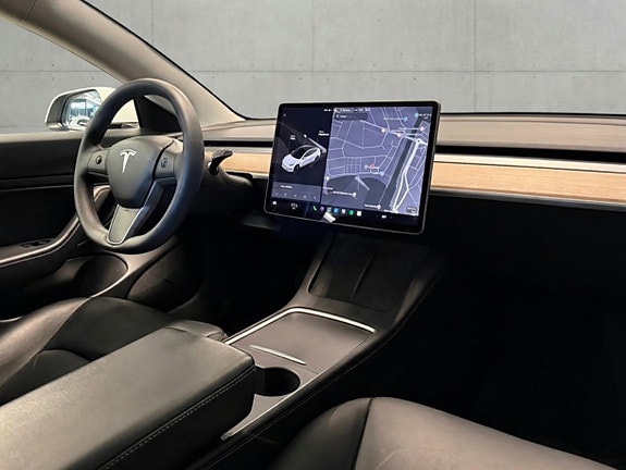 Tesla Model 3 13 of 20