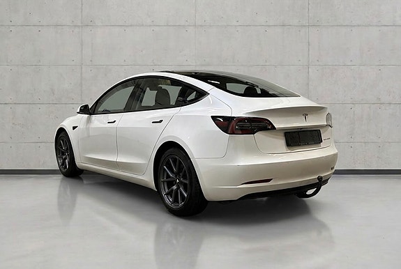 Tesla Model 3 3 of 20