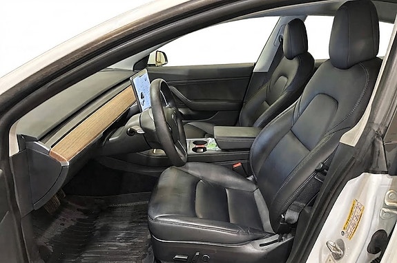 Tesla Model 3 17 of 20