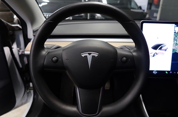 Tesla Model 3 11 of 20