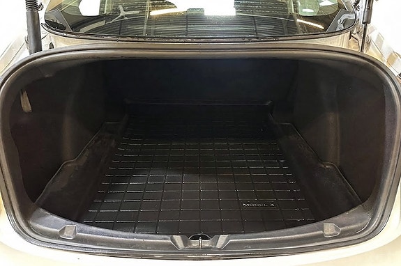 Tesla Model 3 19 of 20
