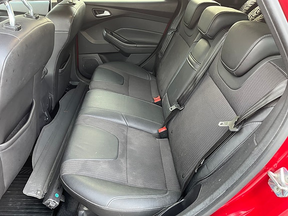 Ford Focus 8 of 13