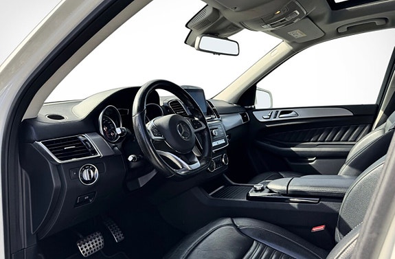 Mercedes-Benz GLE500 e 14 of 26