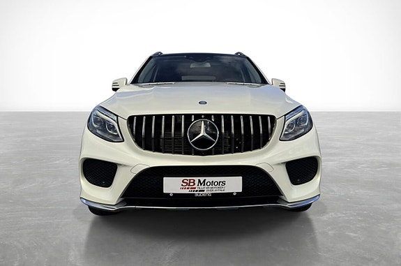 Mercedes-Benz GLE500 e 2 of 26
