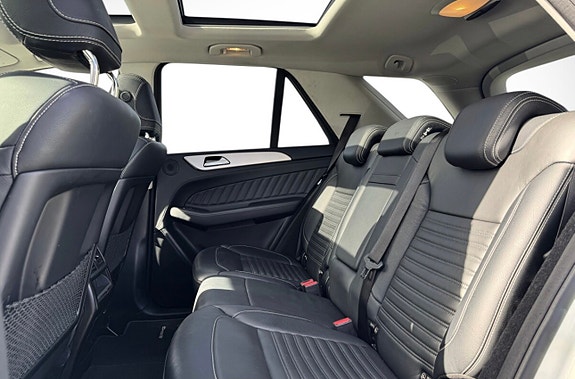 Mercedes-Benz GLE500 e 22 of 26