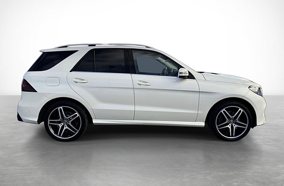 Mercedes-Benz GLE500 e 4 of 26