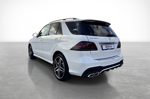 Mercedes-Benz GLE500 e 7 of 26
