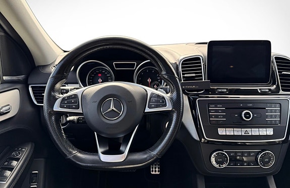 Mercedes-Benz GLE500 e 16 of 26
