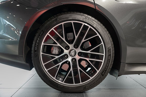 Porsche Taycan 13 of 30