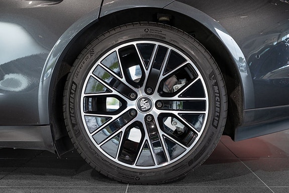 Porsche Taycan 12 of 30