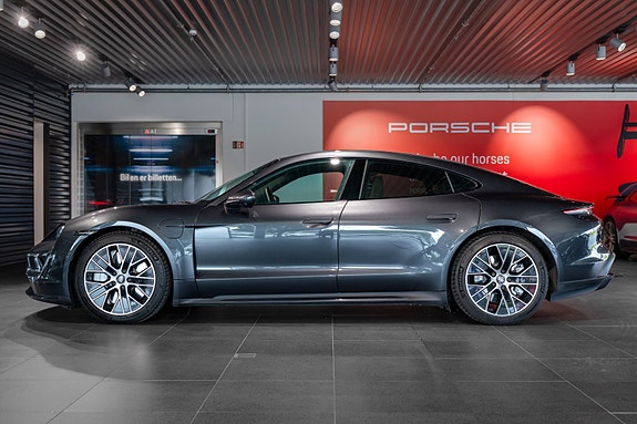 Porsche Taycan 2 of 30