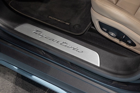 Porsche Taycan 15 of 30