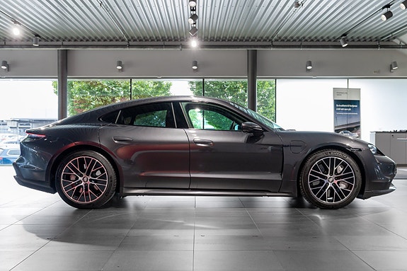 Porsche Taycan 6 of 30
