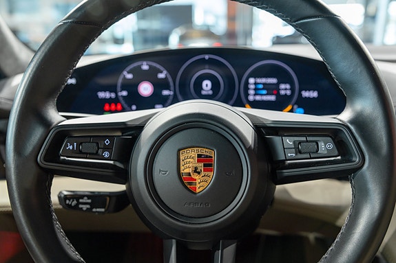 Porsche Taycan 22 of 30