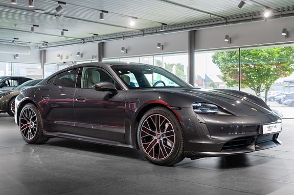 Porsche Taycan 7 of 30
