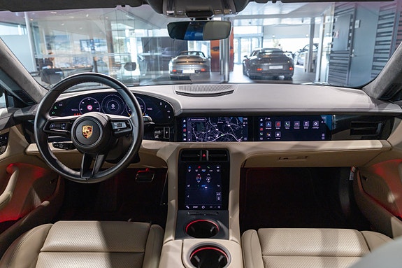 Porsche Taycan 24 of 30