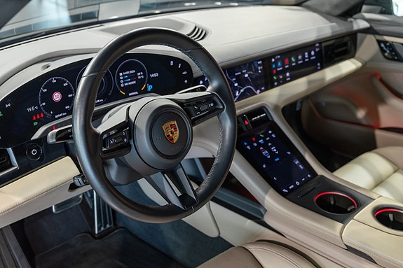 Porsche Taycan 19 of 30