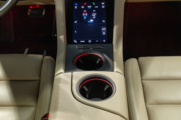 Porsche Taycan 26 of 30
